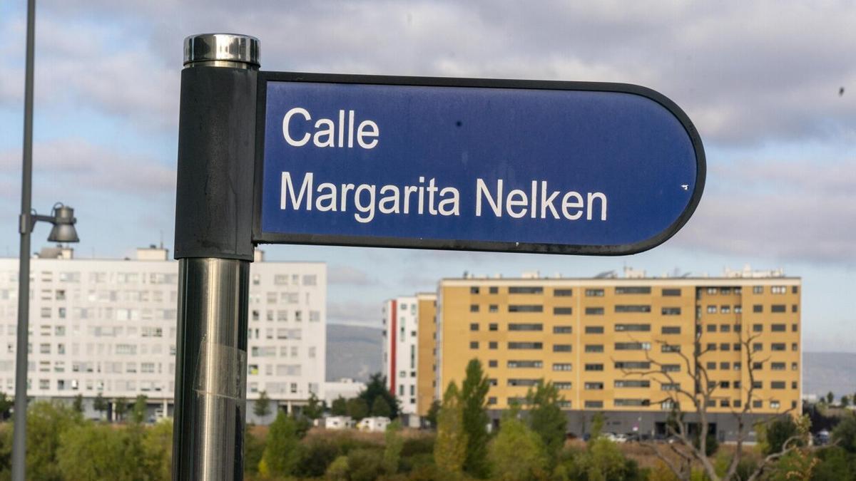 Calle dedicada en Vitoria a Margarita Nelken.