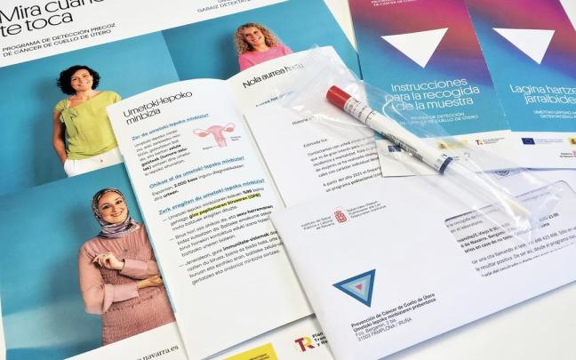 Carta, folleto informativo y la prueba para tomar la muestra. Carta, folleto informativo y la prueba para tomar la muestra.