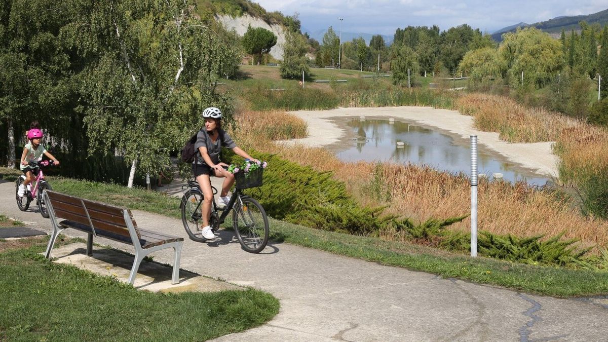 Es una zona frecuentada por peatones y ciclistas.