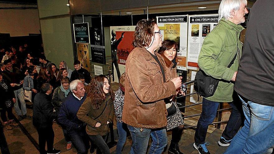 Espectadores entrando a una sesión en un cine de la capital alavesa antes de la pandemia. | FOTO: PILAR BARCO