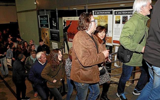 Espectadores entrando a una sesi&oacute;n en un cine de la capital alavesa antes de la pandemia. | FOTO: PILAR BARCO