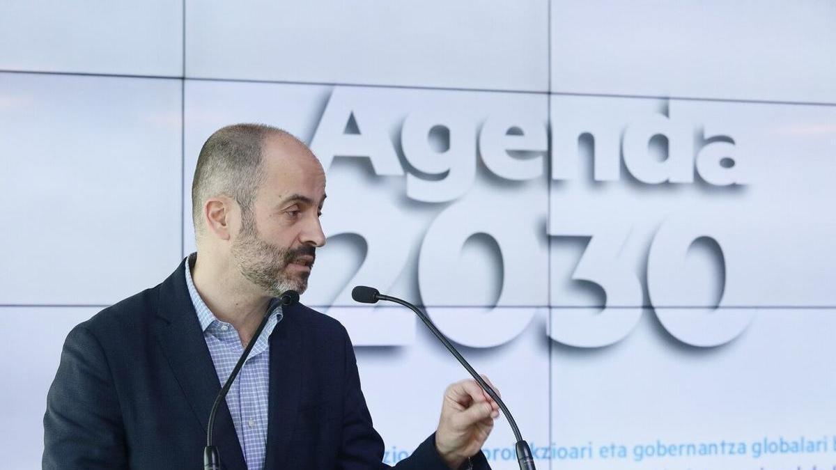 Asier Aranbarri, director de Innovación Social de Gobierno Vasco, el pasado viernes, en Tabakalera