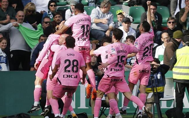 Jugadores del Espanyol celebran el gol de Darder Jugadores del Espanyol celebran el gol de Darder