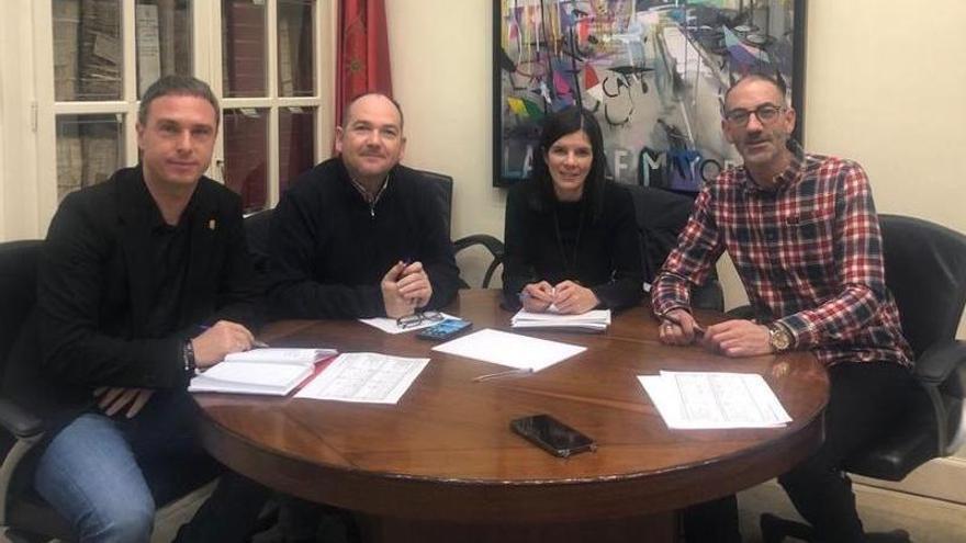 La directora general de Transportes, Berta Miranda, con los alcaldes de Cintruénigo, Corella y Fitero, Oscar Bea, Gorka García y Miguel Aguirre, respectivamente.