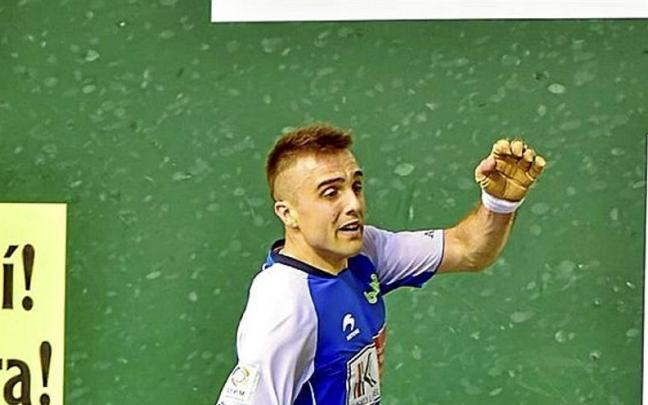 Unai Laso y Jon Ander Pe&ntilde;a, en un duelo anterior. | FOTO: ENAITZ RUBIO