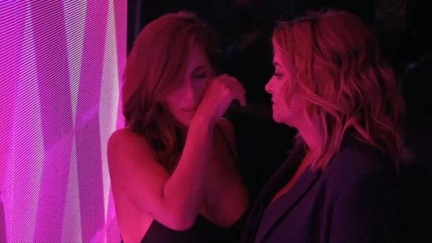 Anabel Pantoja en el momento que ha abandonado el plató de 'Déjate querer'.