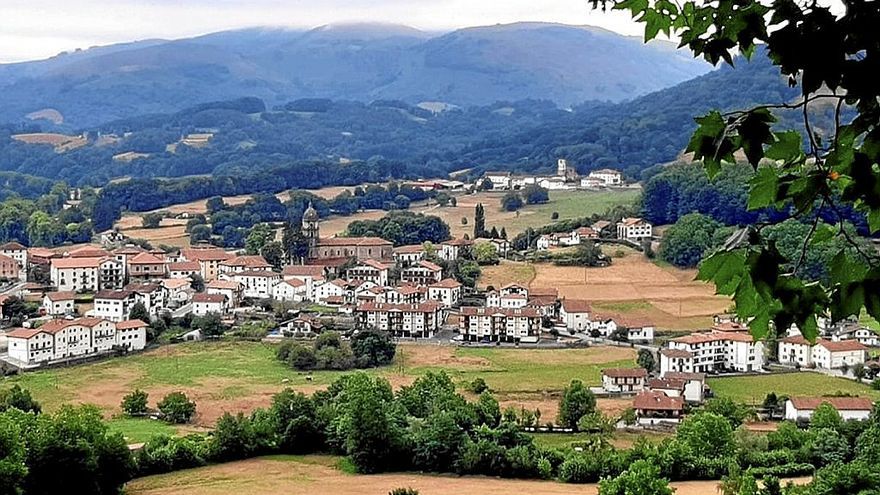 Irurita, como en su regata con prados agostados y cortes de agua, por ahora nocturnos.