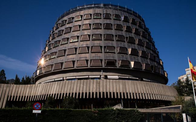 Fachada del Tribunal Constitucional (Madrid). Fachada del Tribunal Constitucional (Madrid).