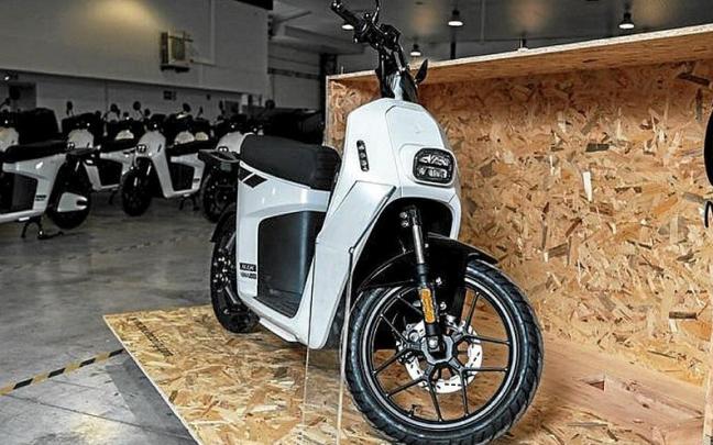 Nueva moto el&eacute;ctrica dise&ntilde;ada por la empresa vasca Nuuk. | FOTO: E.P.