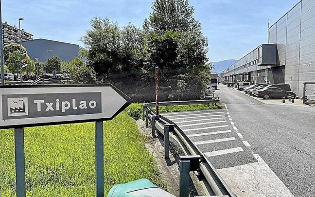 Hondarribiko Txiplao industrialdeko bidea datozen asteetan egokituko da. | ARGAZKIA: N.G. Hondarribiko Txiplao industrialdeko bidea datozen asteetan egokituko da. | ARGAZKIA: N.G.