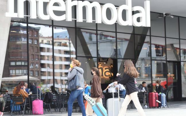 El cambio de titular de la concesión de la intermodal no afectará, en principio, a los servicios que presta a los miles de viajeros que cada día utilizan las instalaciones. El cambio de titular de la concesión de la intermodal no afectará, en principio, a los servicios que presta a los miles de viajeros que cada día utilizan las instalaciones.