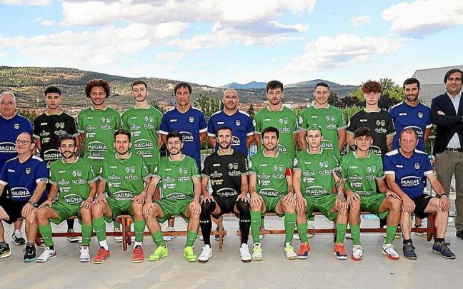 La plantilla y el cuerpo t&eacute;cnico de Osasuna Magna para la temporada 2022/2023.