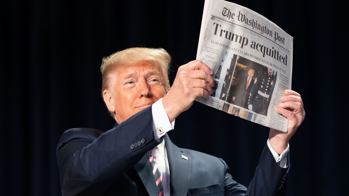 Trump critica que no se retire este galardón a los diarios 'The New York Times' y 'The Washington Post'.