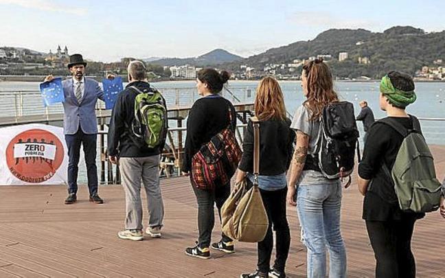 Acto de Pobreza Zero, ayer en Donostia. | FOTO: IKER AZURMENDI