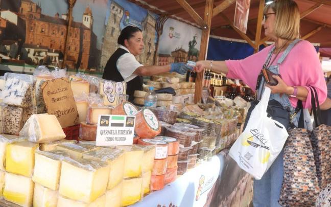 La feria 'Elikart' está situada en Sabino Arana hasta este domingo 11 de septiembre.