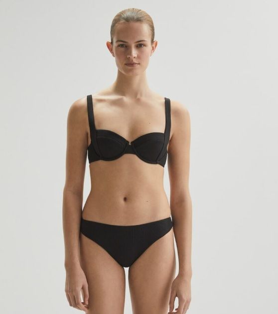 El bikini retro es una de las tendencias más destacadas del 2022.