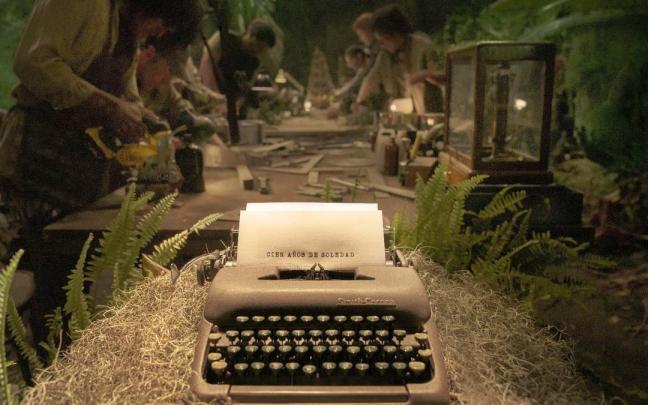 Primera imagen anunciadora de la producci&oacute;n de &lsquo;Cien a&ntilde;os de soledad&rsquo;.