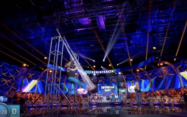 Ricky Merino realizando una Der las pruebas de 'Estuche ganó yo'.