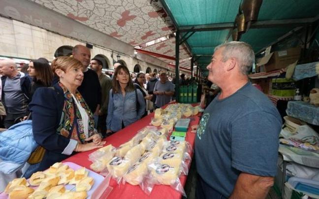 La consejera ha visitado hoy la feria del Último Lunes de Gernika. La consejera ha visitado hoy la feria del Último Lunes de Gernika.