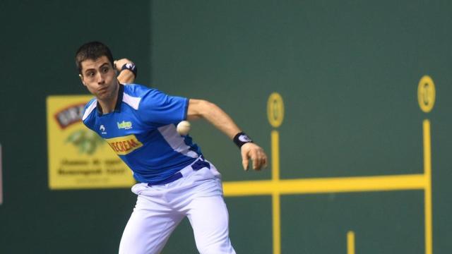Iosu Eskiroz, durante el encuentro del Parejas en Etxebarri.