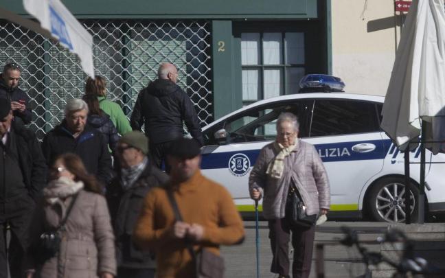 Un coche de la Polic&iacute;a Local de Vitoria