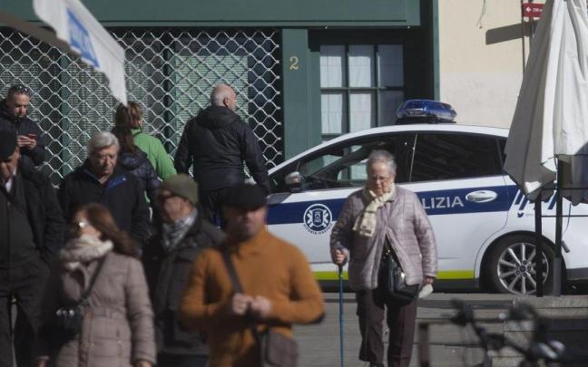 Un coche de la Polic&iacute;a Local de Vitoria