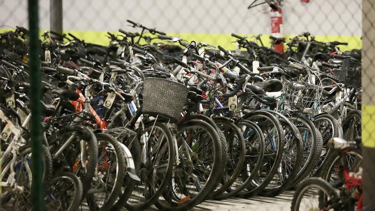 Bicis en el depósito municipal de vehículos de Donostia de Morlans.