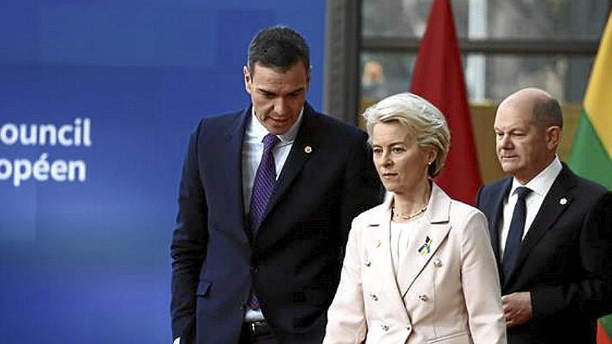 Pedro Sánchez eta Ursula von der Leyen, Batzordeko presidentea, azken Kontseilu Europarrean. | ARGAZKIA: EFE