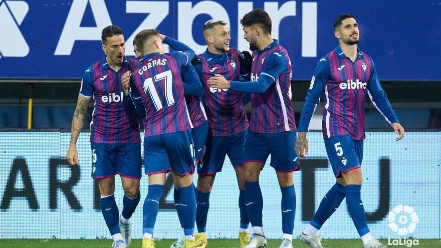 Los jugadores del Eibar celebran un gol en Ipurua.