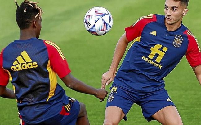 Nico Williams y Ferrán Torres, entrenando en Las Rozas. | FOTO: EFE Nico Williams y Ferrán Torres, entrenando en Las Rozas. | FOTO: EFE