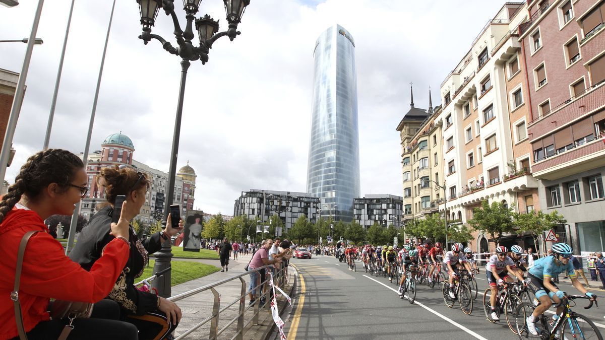 La Vuelta a su paso por Bilbao en el año 2019.