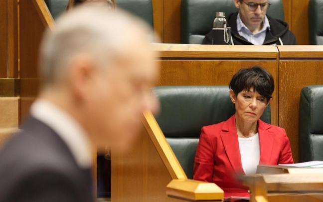 El lehendakari durante el pleno de control al Gobierno. El lehendakari durante el pleno de control al Gobierno.