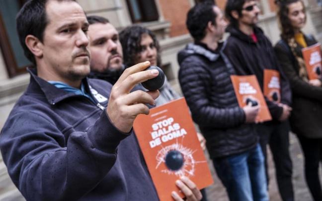 Aingeru Zudaire, en una comparecencia en el Parlamento con la plataforma 'Stop-Balas de Goma'