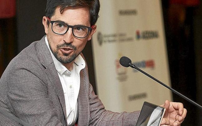 El presidente de la Federación Navarra de Atletismo, Rodrigo Domínguez, en la sesión del Foro Deporte y Sociedad en febrero de este año.