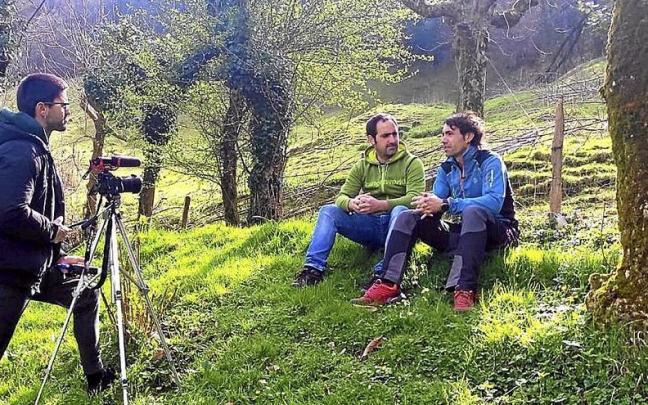 Grabación del documental con los impulsores del desafío, Uriarte y Gómez. | FOTO: LHL