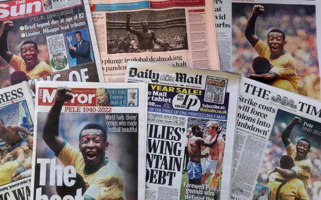 Portadas de la prensa internacional tras el fallecimiento de Pelé. Portadas de la prensa internacional tras el fallecimiento de Pelé.