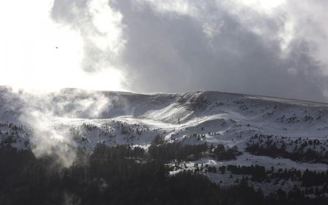 Precisamente este viernes volvió la nieve al Pirineo navarro