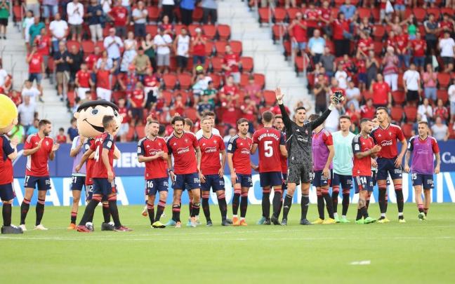Los jugadores de Osasuna celebran su victoria