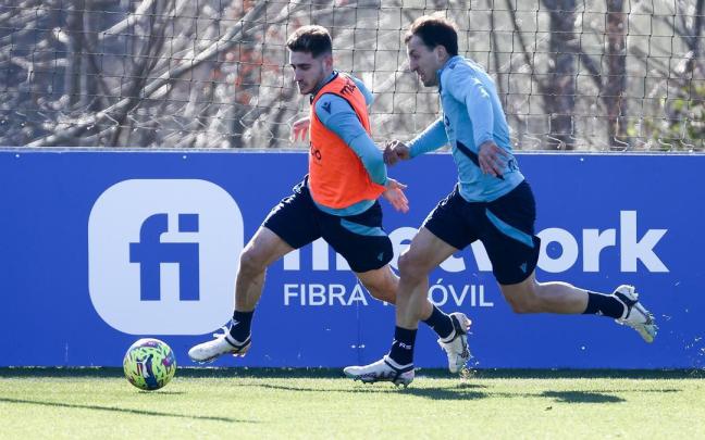 Robert Navarro, durante el entrenamiento de este viernes en Zubieta.