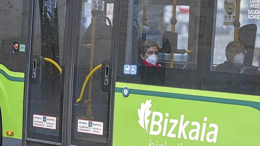 La huelga en la línea Busturia y Lea Artibai se inicia hoy. | FOTO: J. M. MARTÍNEZ