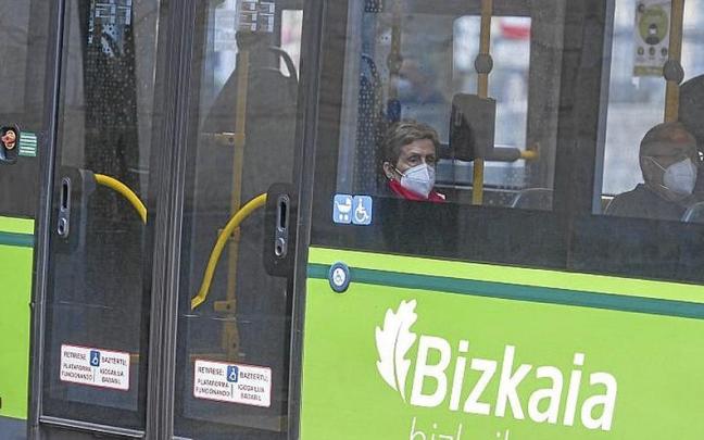 La huelga en la línea Busturia y Lea Artibai se inicia hoy. | FOTO: J. M. MARTÍNEZ