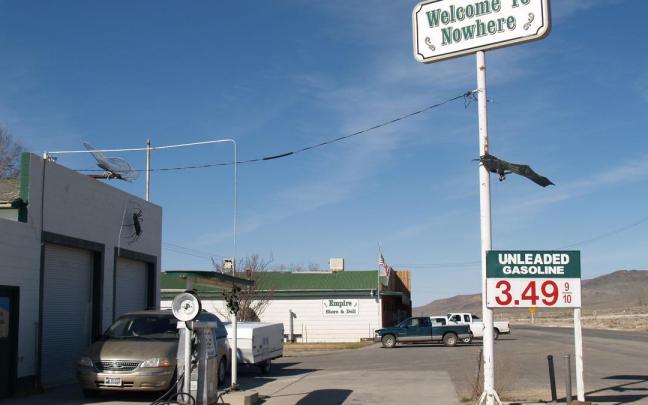 Los humanos dependemos de los recursos naturales como el resto de las formas de vida del ecosistema, y reaccionamos como las plantas.