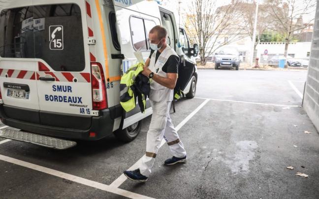 Ambulancia en un hospital de Burdeos, Ambulancia en un hospital de Burdeos,