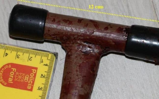 El bast&oacute;n con el que agredi&oacute; el acusado a su mujer.
