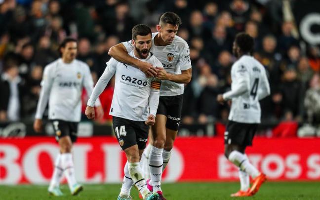 Gaya celebra su gol al Almería el pasado lunes