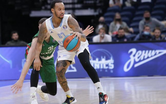 Napier controla el balón en un partido con el Zenit Napier controla el balón en un partido con el Zenit