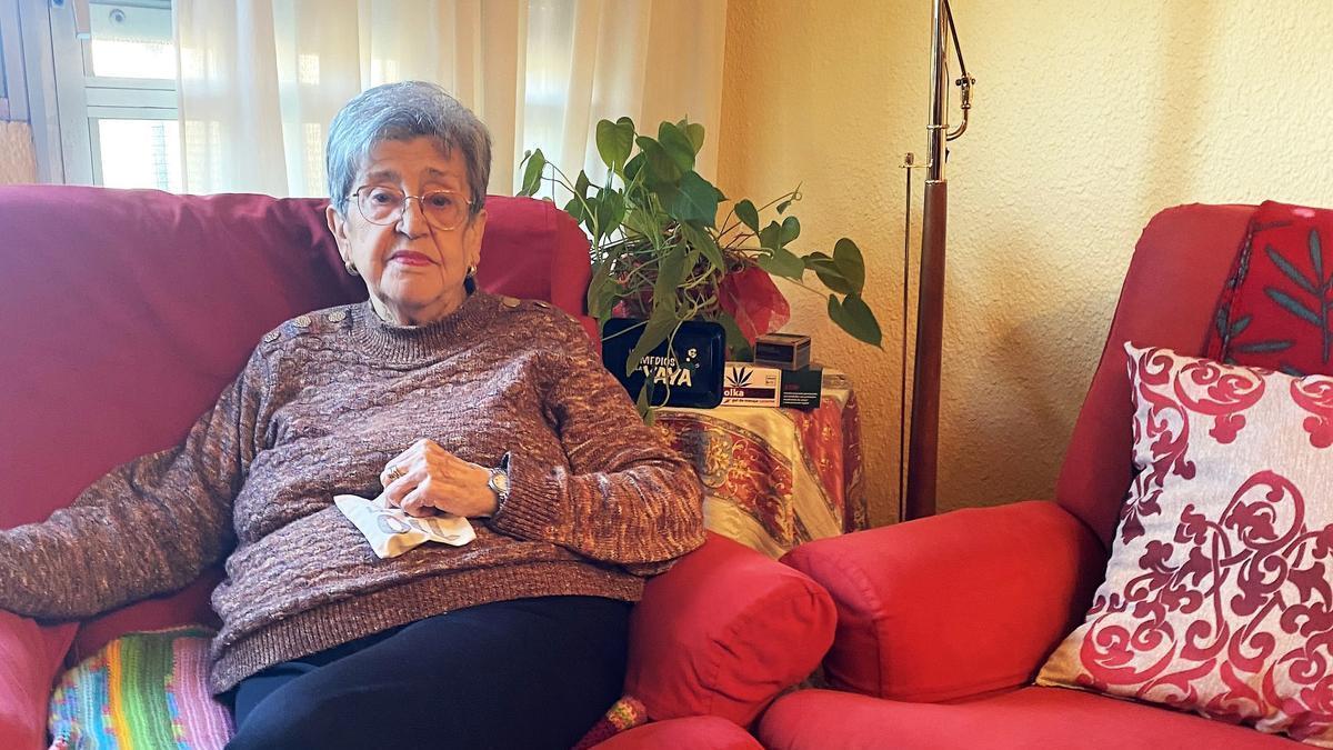 María Martínez tiene 91 años, los achaques propios de la edad y un nieto con interés por el mundo de CBD.