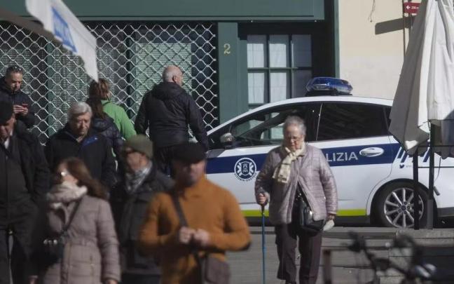 Un coche de la Polic&iacute;a Local de Vitoria