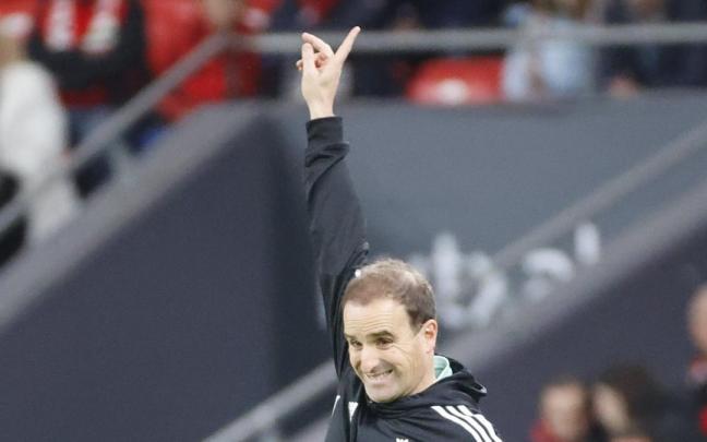 El técnico de Osasuna, Jagoba Arrasate, durante el encuentro