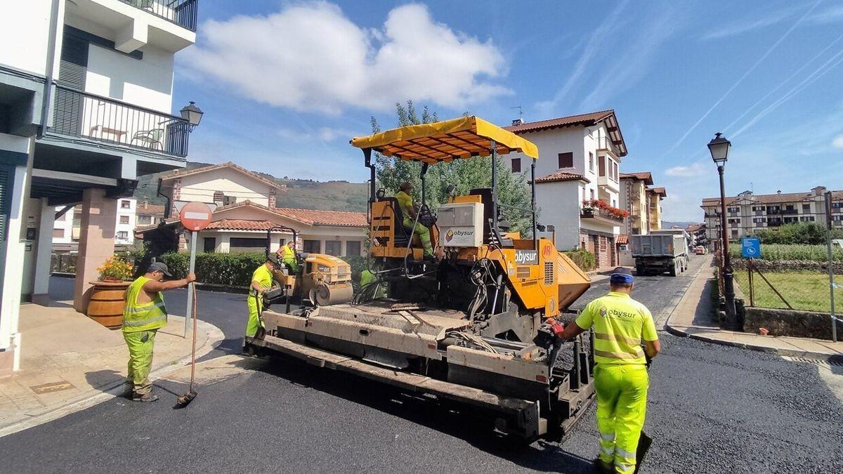 Ortzegunean, bertzeak bertze, Aita Donostia karrika breaztatu zuten.